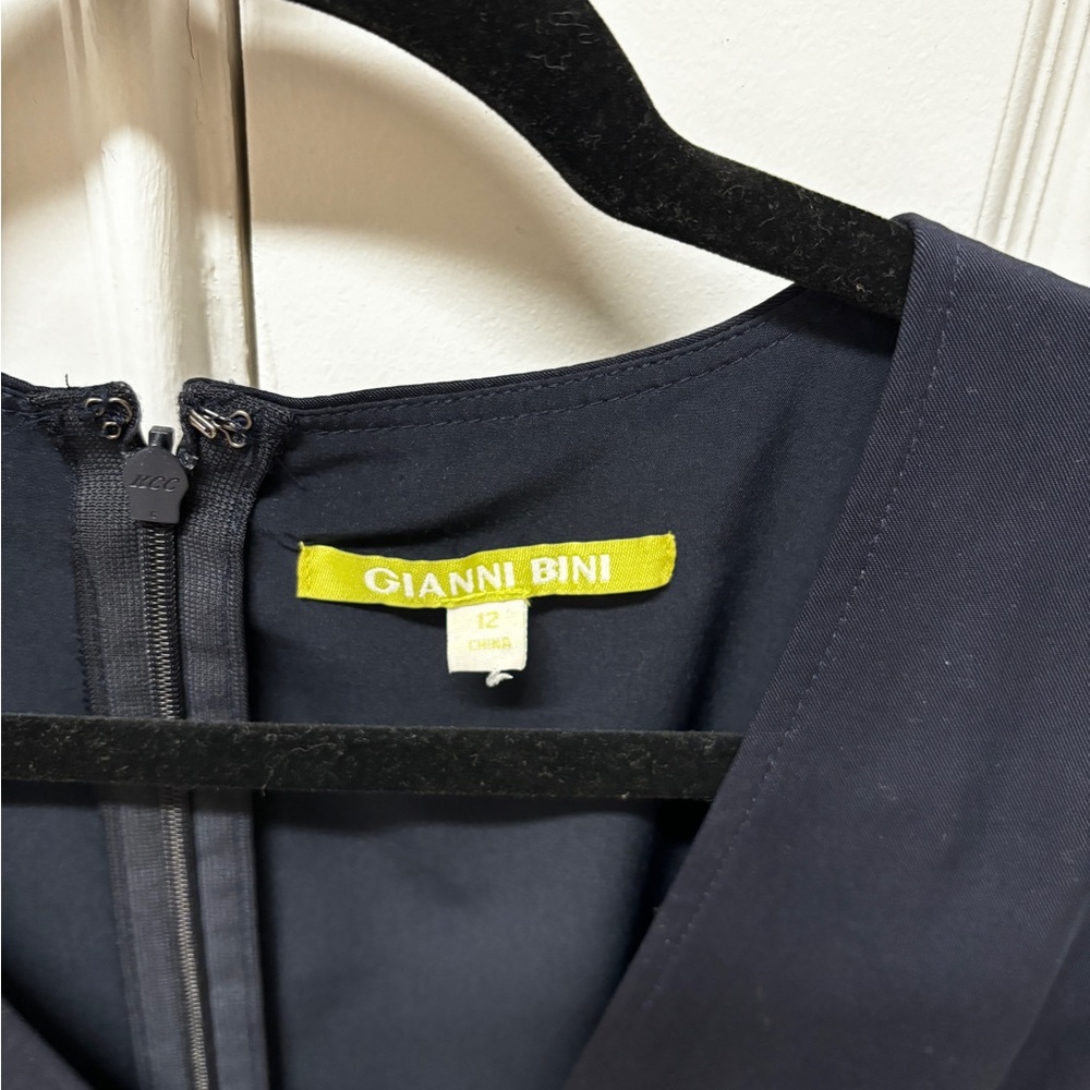 Gianni Bini. Beautiful dress. Navy Blue, lined with pockets - Picture 2 of 8